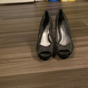 Size 6.5 Nine West black glitter peep toe heels! Used